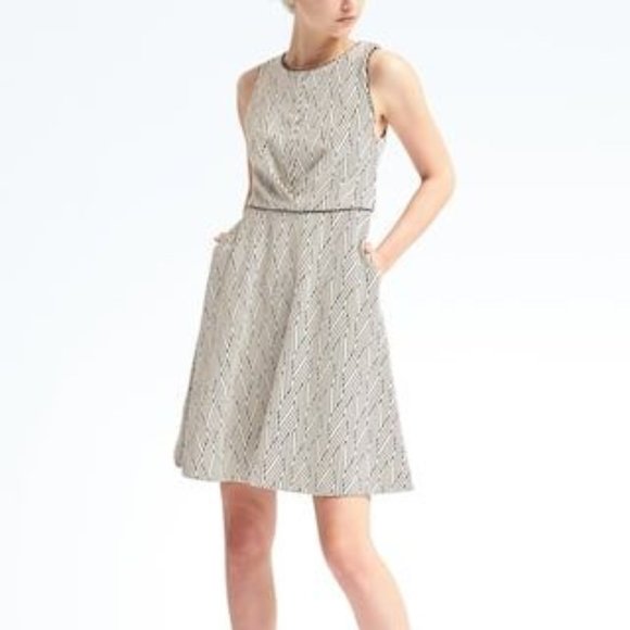 Banana Republic Jacquard Knit Fit-and-Flare Black White Sz 2 - Picture 1 of 10